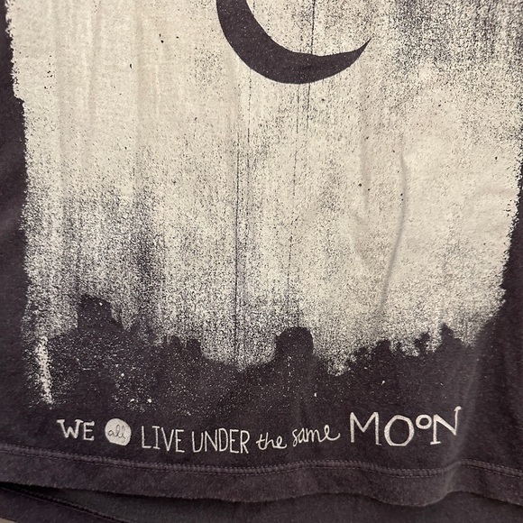 Billabong We All Live Under The Same Moon graphic T-shirt Women’s Size Small - Picture 2 of 2